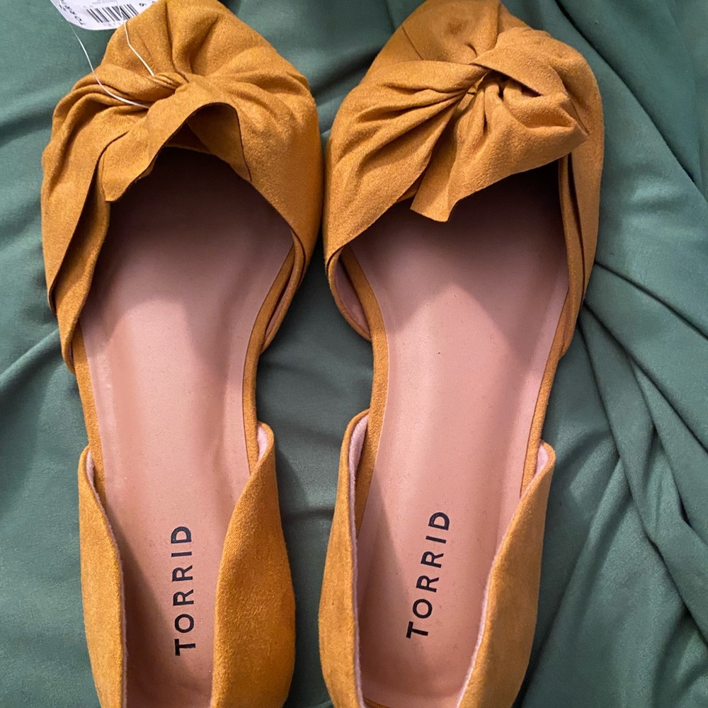 NWT! - suede mustard flats